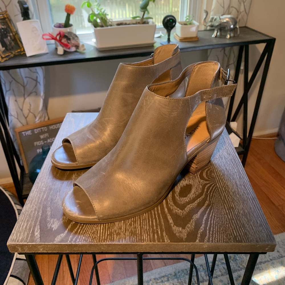 Lucky brand beige/tan leather peep toe booties. Size 9.